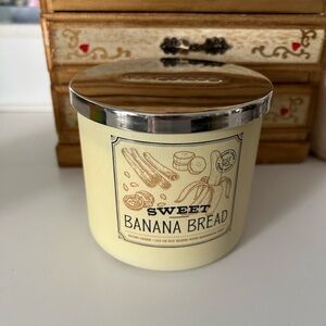 Sweet Banana Bread candle Goose Creek. From 2023 collection.